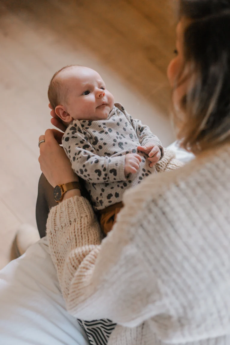 Newborn met moeder